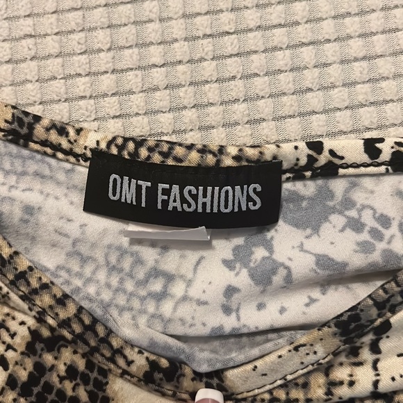 snake print crop top - Picture 3 of 4